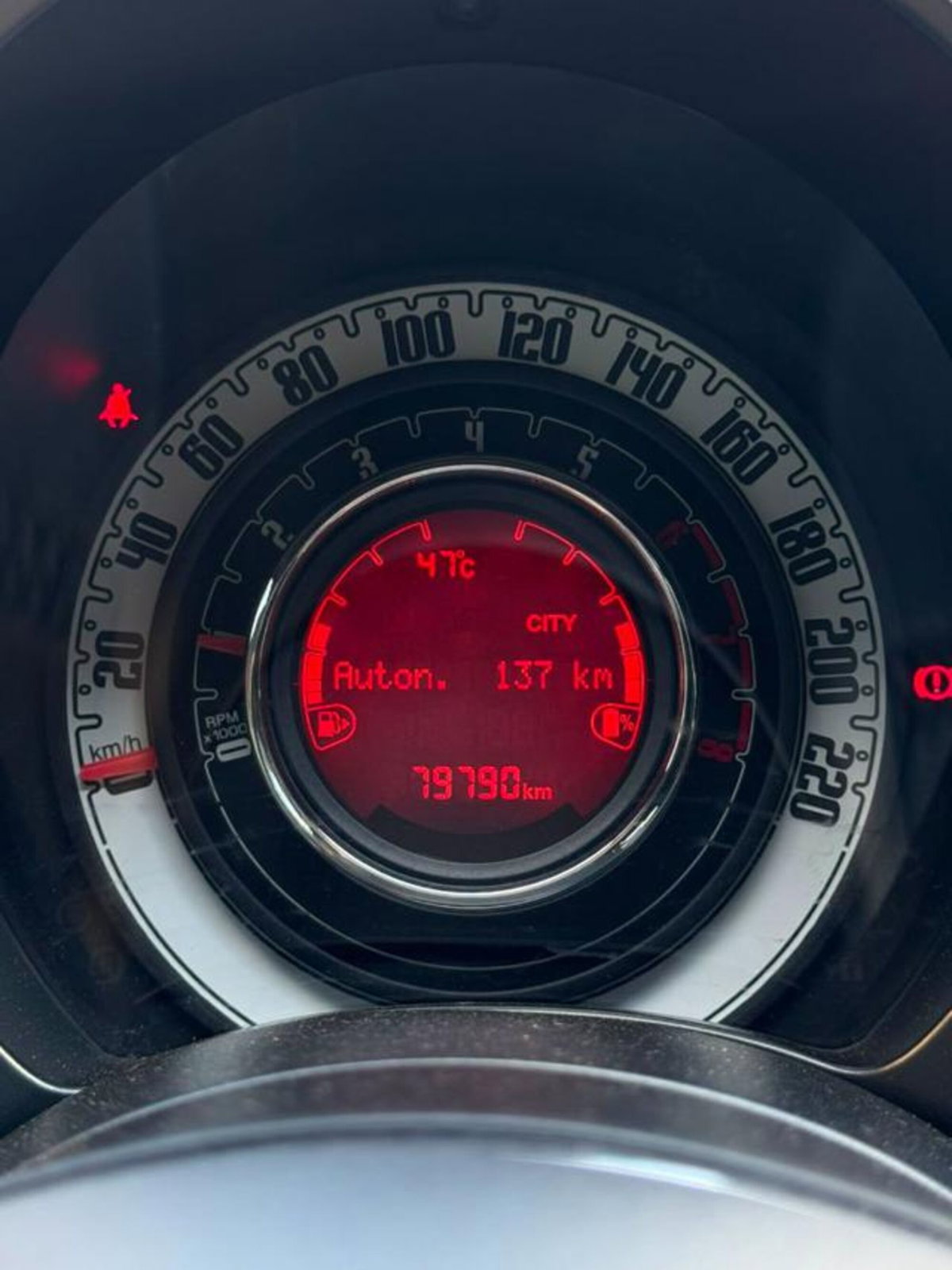 Fiat 500 1.0 Hybrid Lounge (9)