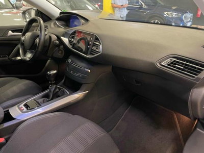 Peugeot 308 BlueHDi 130 S&S Allure (11)
