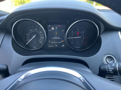 Jaguar E-Pace 2.0D 150 CV AWD aut. R-Dynamic S (9)