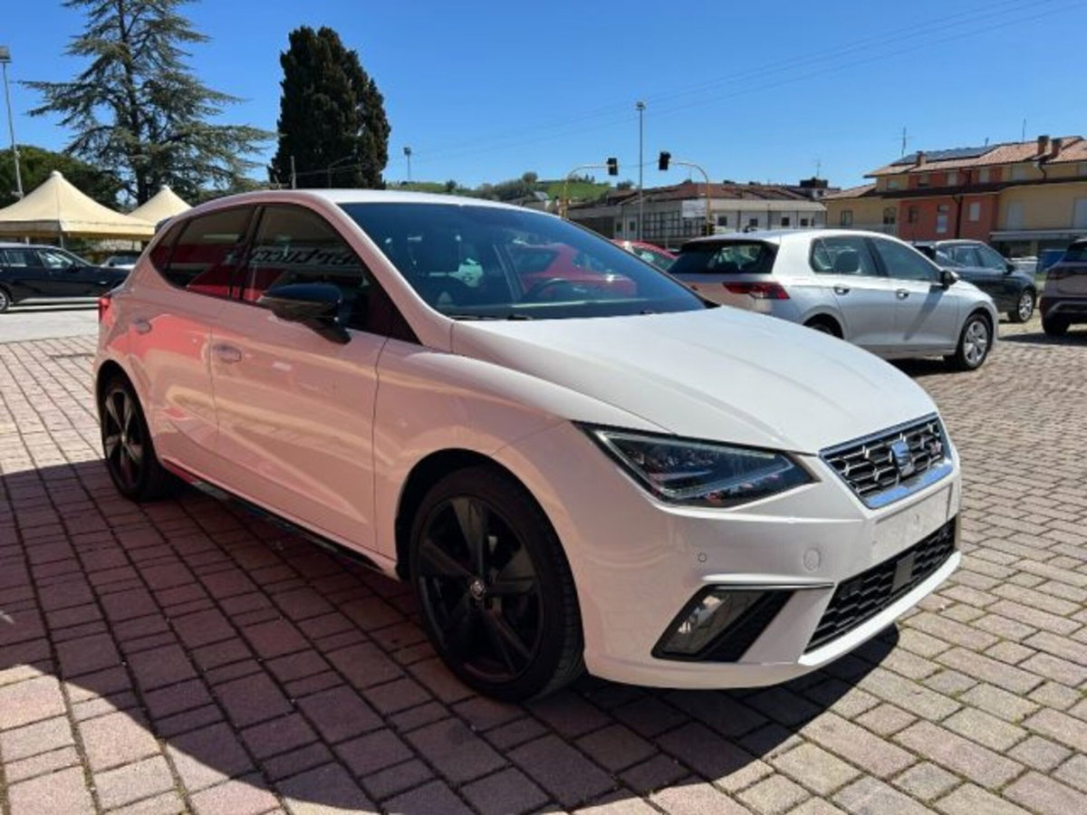 SEAT Ibiza 1.0 TGI 5 porte FR (2)
