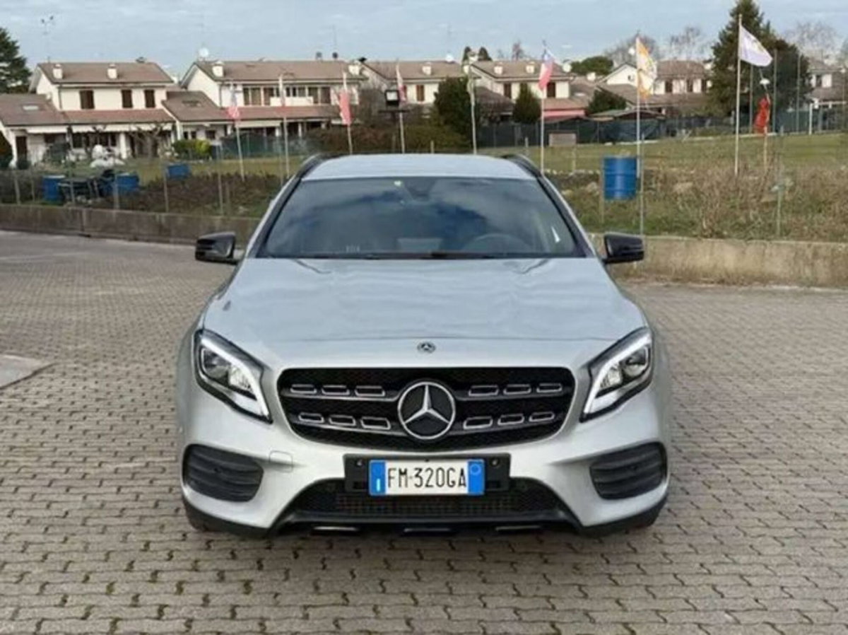 Mercedes-Benz GLA SUV 220 d Automatic 4Matic Premium (2)
