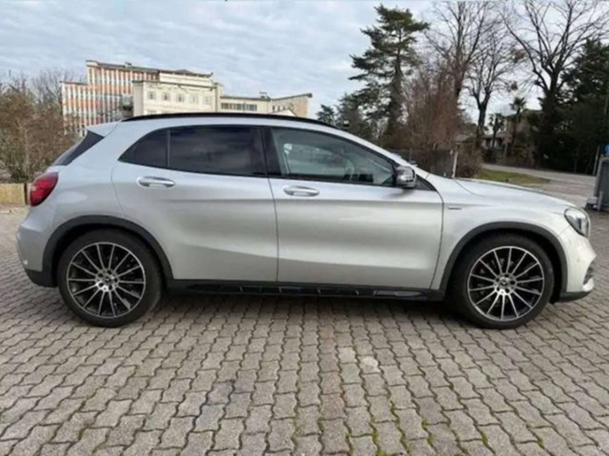 Mercedes-Benz GLA SUV 220 d Automatic 4Matic Premium (4)