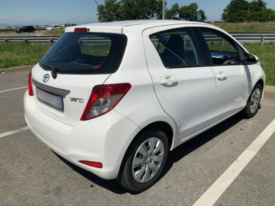 Toyota Yaris 1.3 5 porte Active (3)