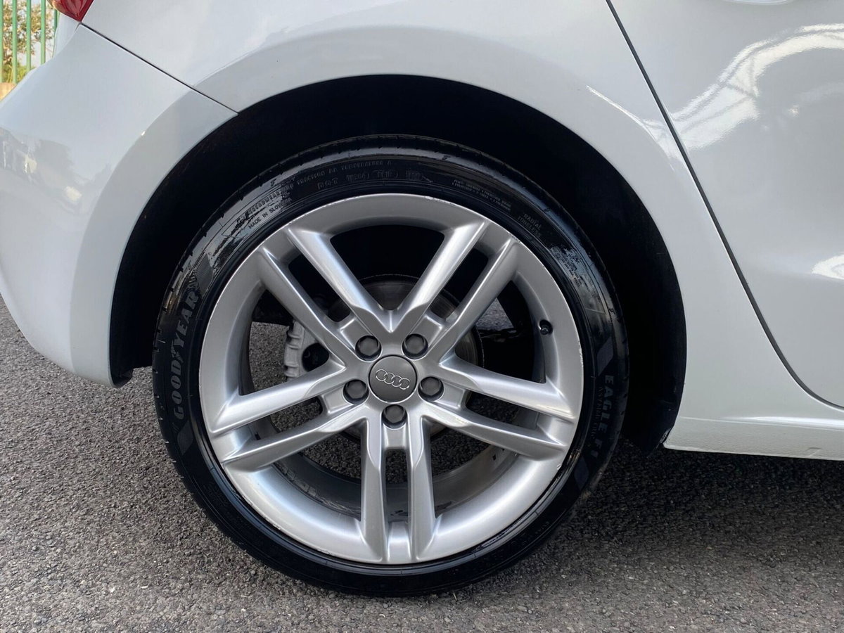Audi A1 1.6 TDI S tronic S line edition (10)