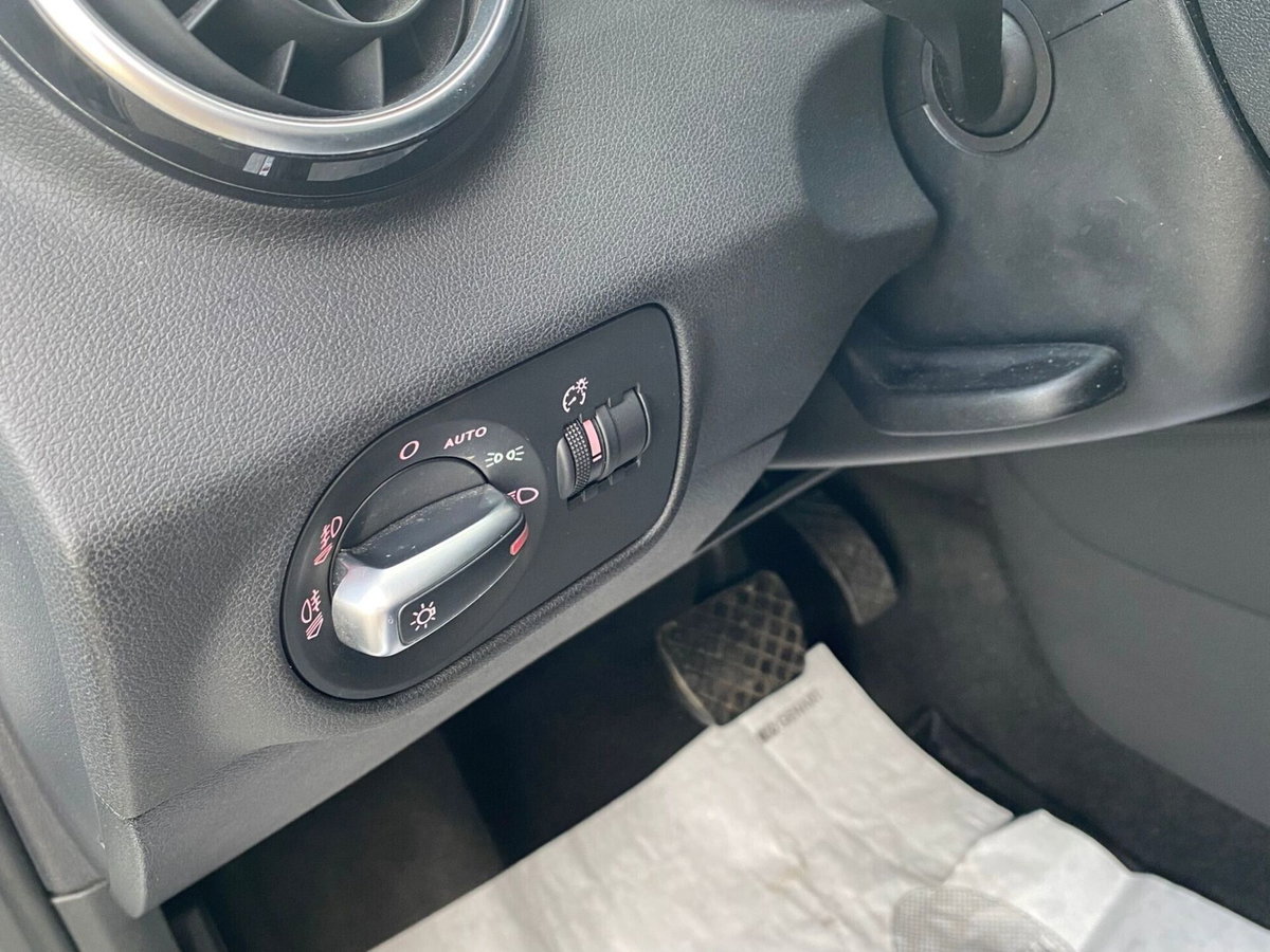 Audi A1 1.6 TDI S tronic S line edition (13)