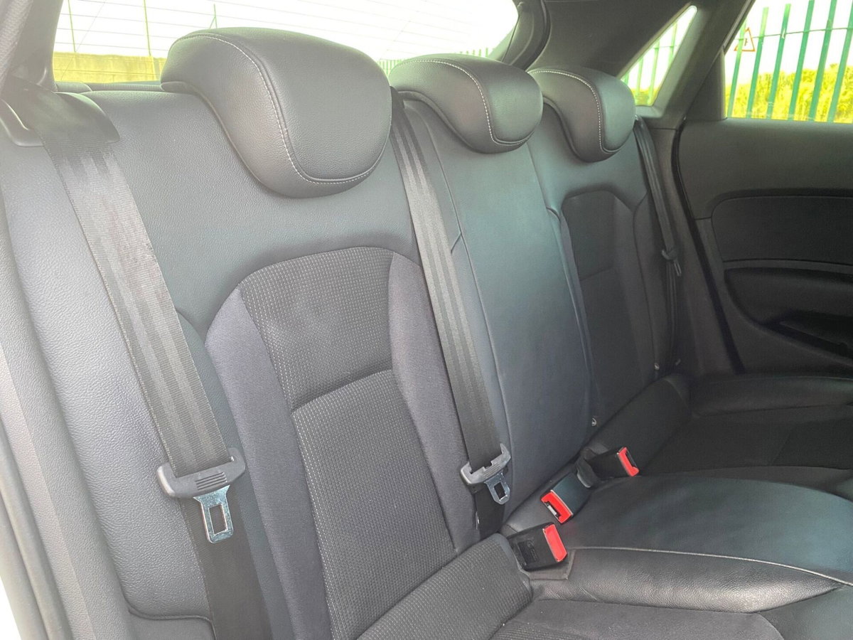 Audi A1 1.6 TDI S tronic S line edition (19)