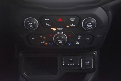 Jeep Renegade 1.6 Mjt 130 CV Business (14)