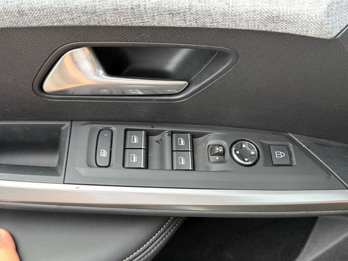 Peugeot 3008 1.2 hybrid GT Exclusive 145cv e-dcs6 (11)