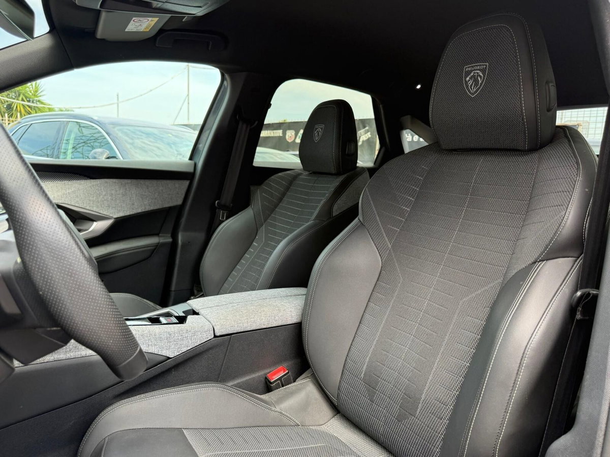 Peugeot 3008 1.2 hybrid GT Exclusive 145cv e-dcs6 (14)