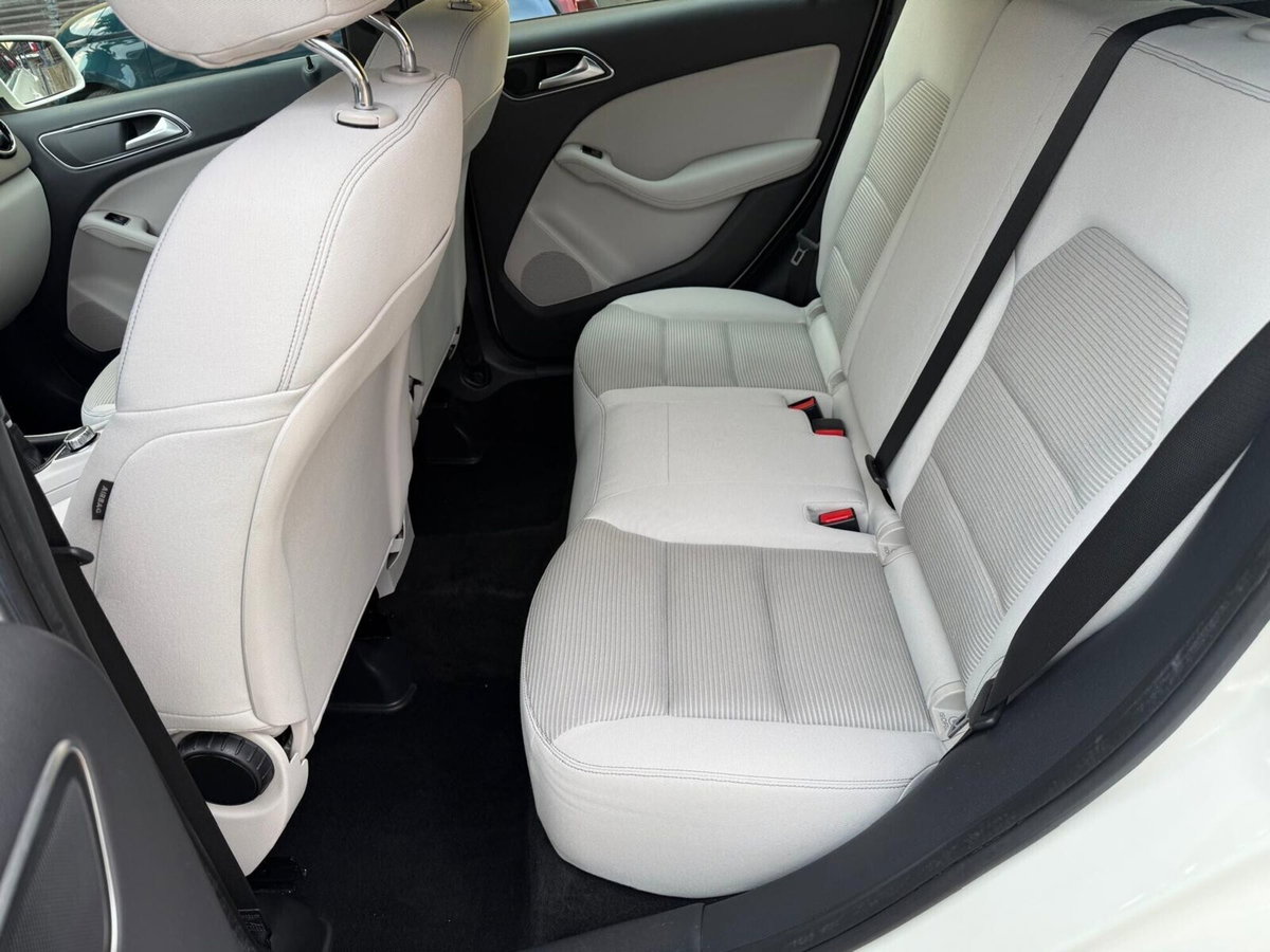 Mercedes-Benz Classe A 160 CDI Executive (8)
