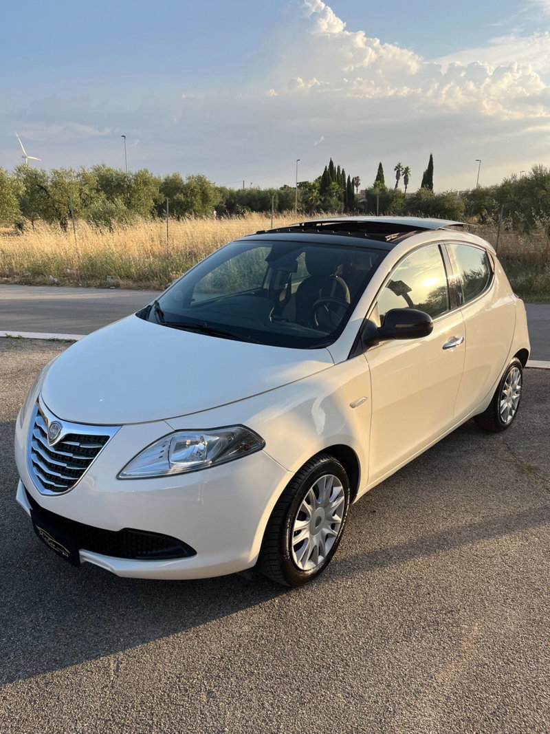 Lancia Ypsilon 1.2 69 CV 5 porte Silver