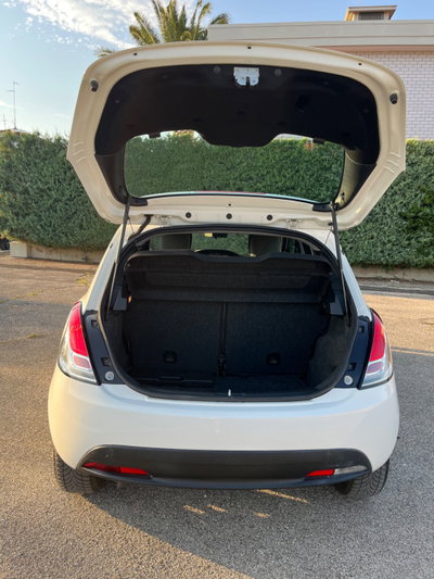 Lancia Ypsilon 1.2 69 CV 5 porte Silver (11)