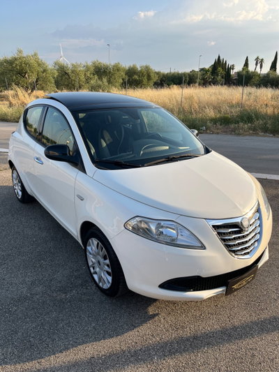 Lancia Ypsilon 1.2 69 CV 5 porte Silver (14)