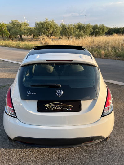 Lancia Ypsilon 1.2 69 CV 5 porte Silver (16)