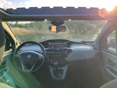 Lancia Ypsilon 1.2 69 CV 5 porte Silver (19)