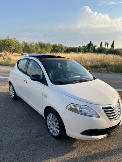 Lancia Ypsilon 1.2 69 CV 5 porte Silver (2)