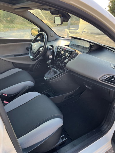 Lancia Ypsilon 1.2 69 CV 5 porte Silver (3)