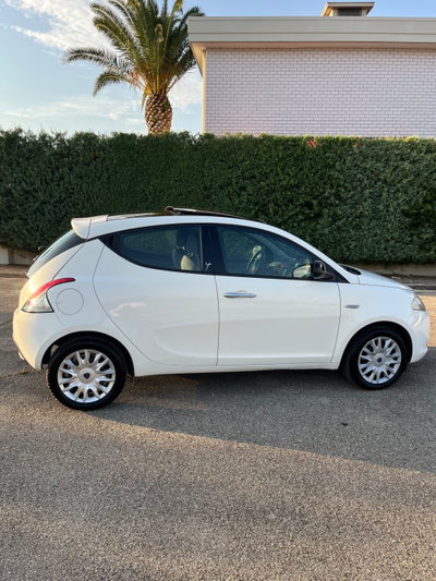Lancia Ypsilon 1.2 69 CV 5 porte Silver (8)