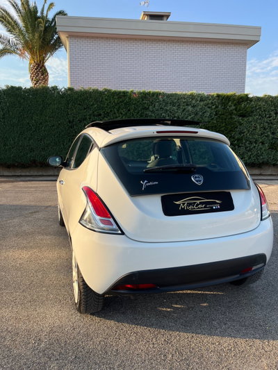 Lancia Ypsilon 1.2 69 CV 5 porte Silver (9)