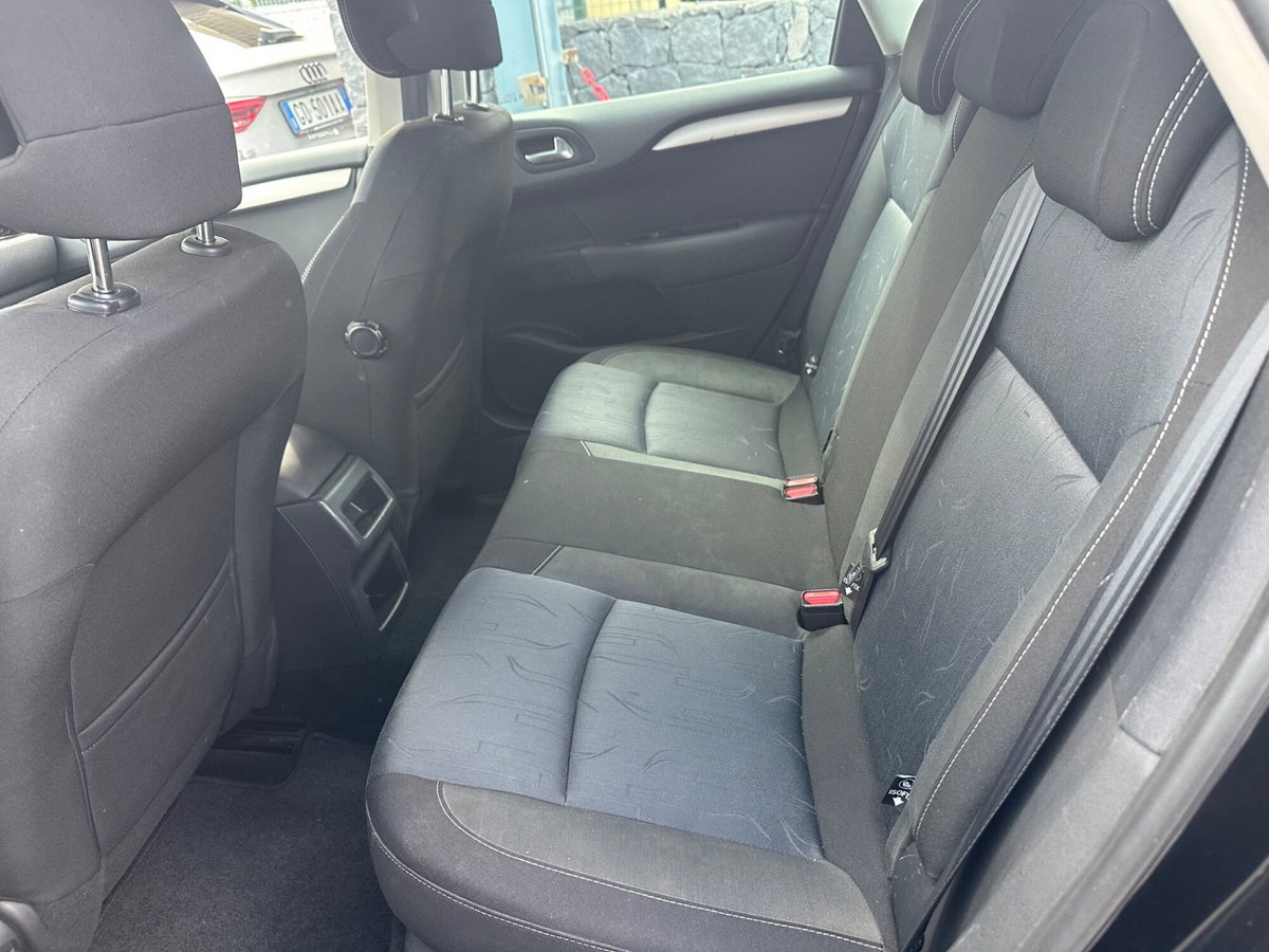 Citroen C4 1.6 HDi 110CV Classique (9)