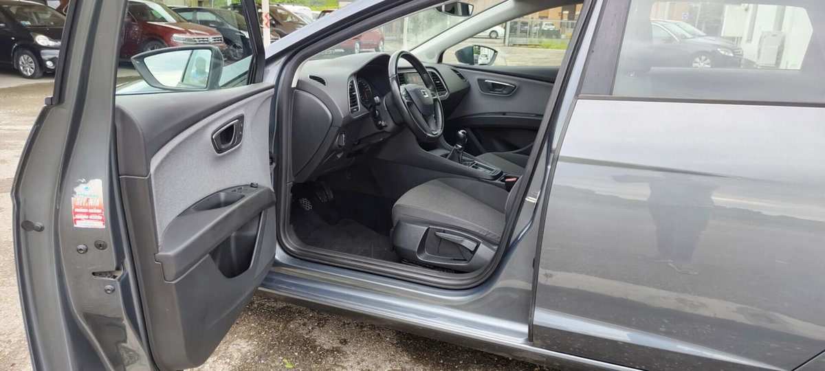 SEAT Leon 1.6 TDI 115 CV 5p. Business (11)