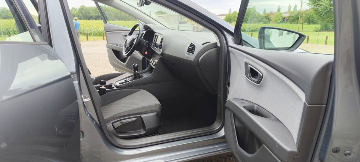 SEAT Leon 1.6 TDI 115 CV 5p. Business (12)