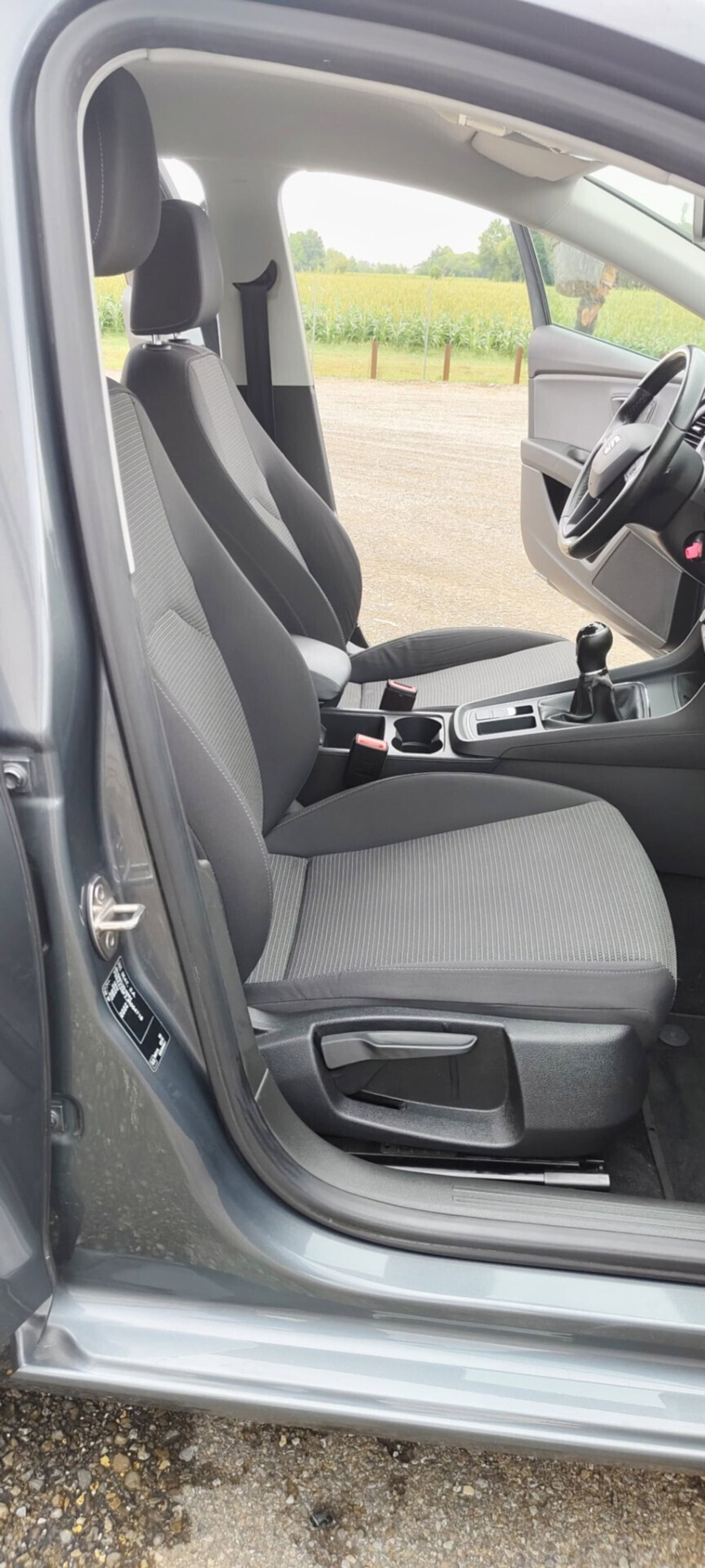 SEAT Leon 1.6 TDI 115 CV 5p. Business (16)
