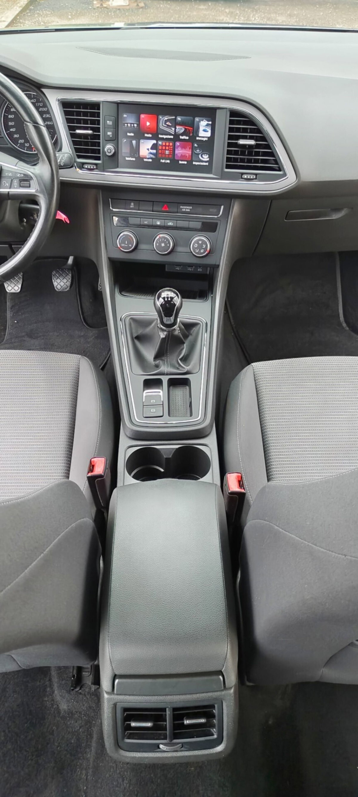SEAT Leon 1.6 TDI 115 CV 5p. Business (17)