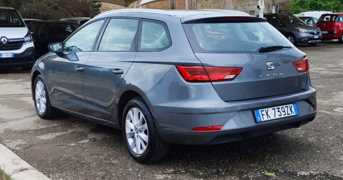 SEAT Leon 1.6 TDI 115 CV 5p. Business (4)
