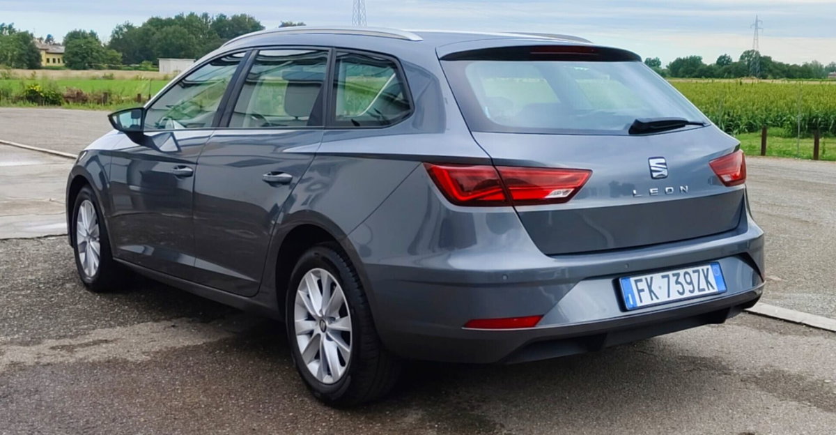 SEAT Leon 1.6 TDI 115 CV 5p. Business (8)