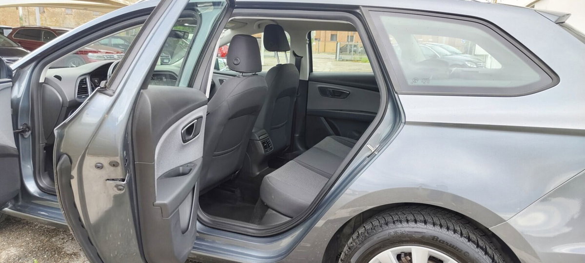 SEAT Leon 1.6 TDI 115 CV 5p. Business (9)