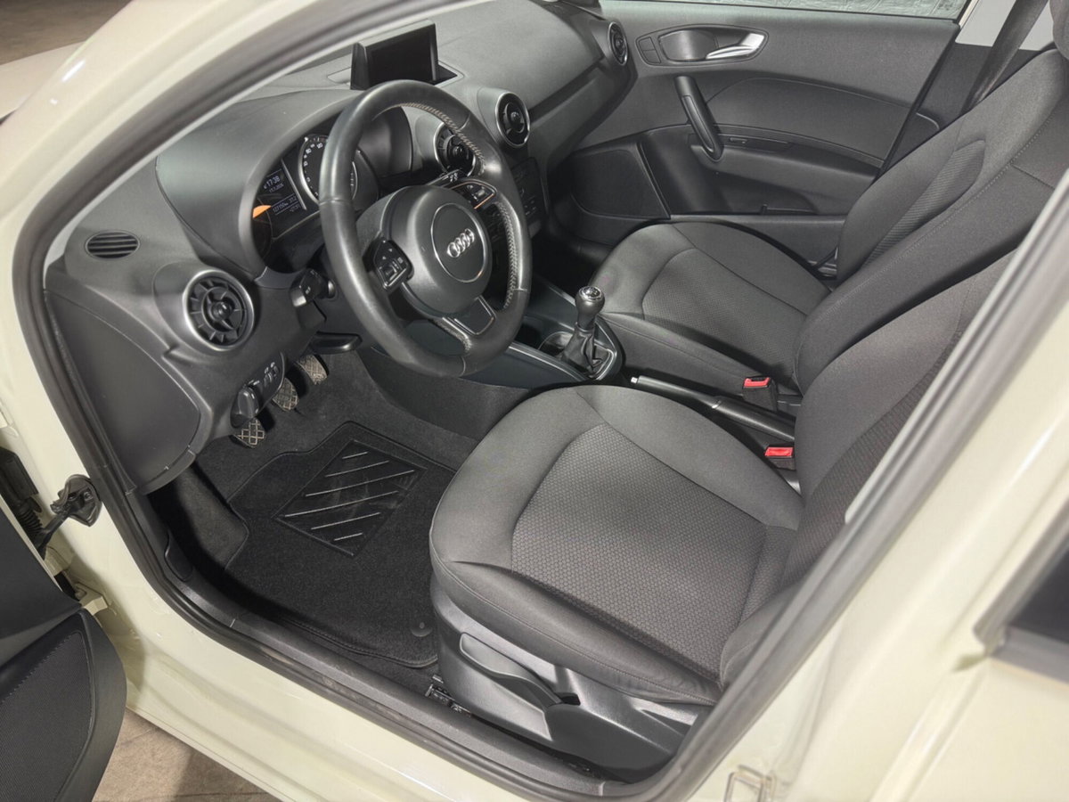 Audi A1 1.6 TDI Ambition (10)