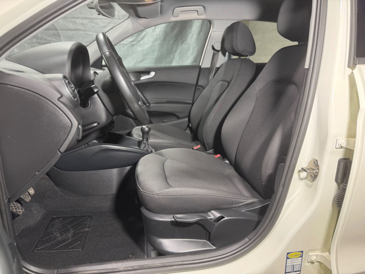 Audi A1 1.6 TDI Ambition (11)
