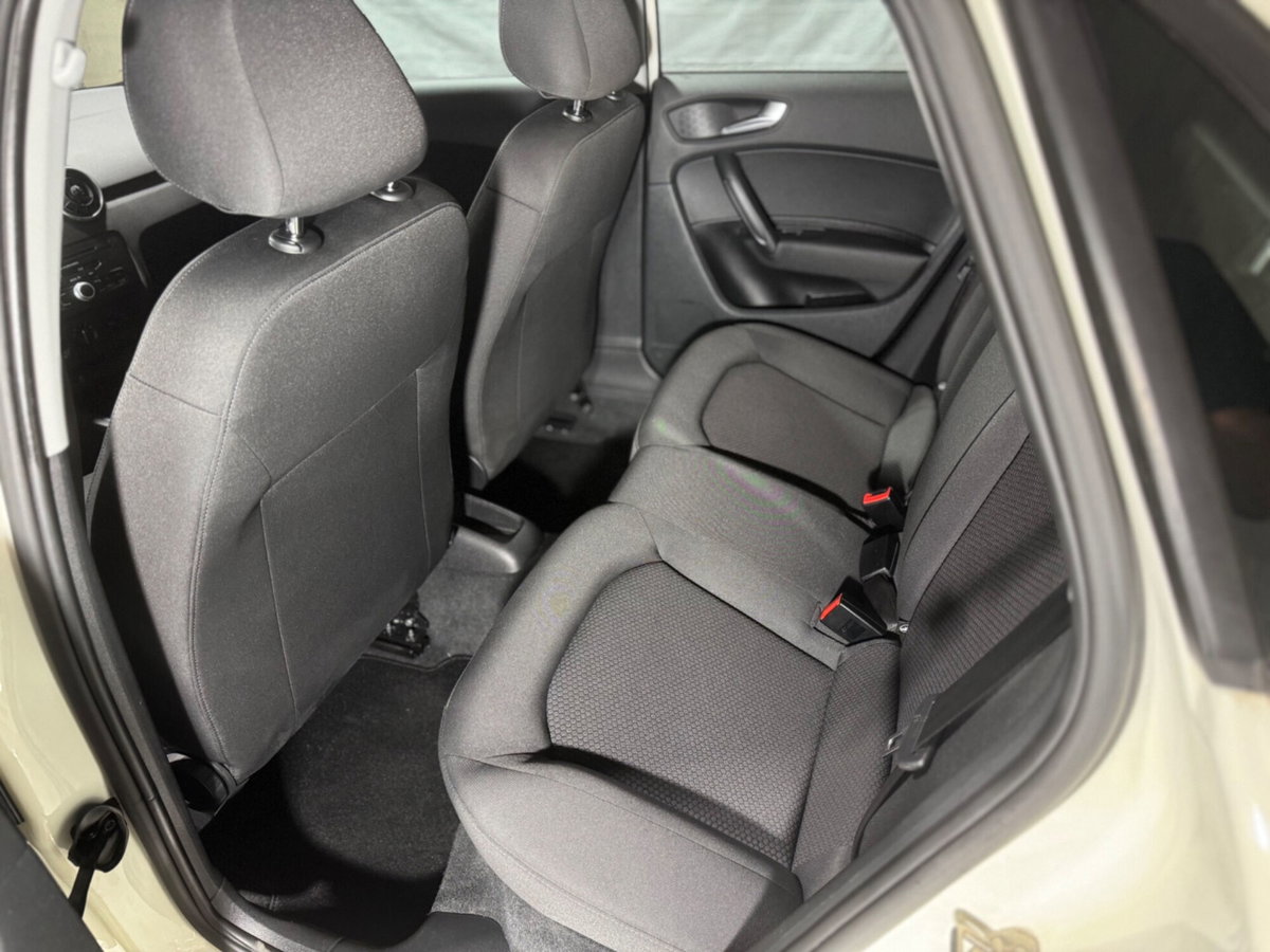 Audi A1 1.6 TDI Ambition (14)