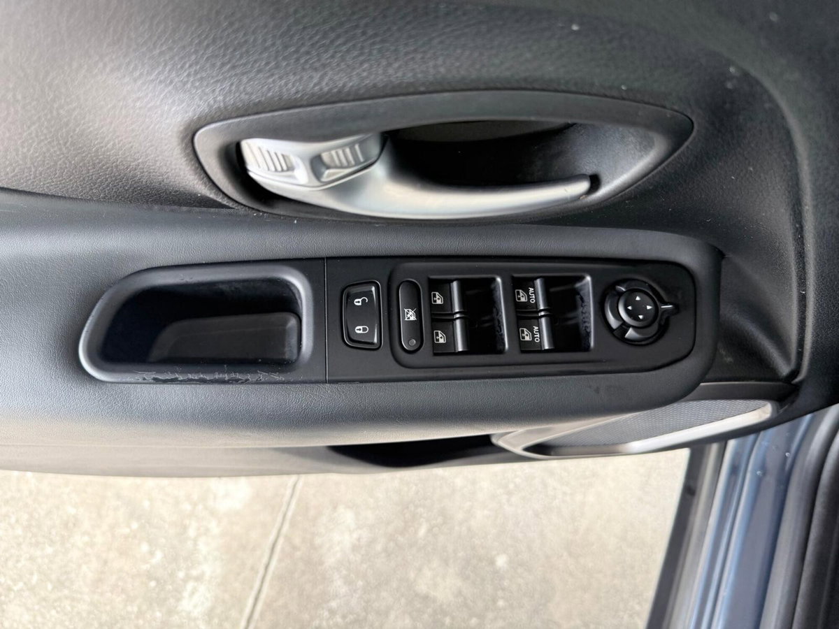 Jeep Renegade 1.6 Mjt 130 CV Limited (17)