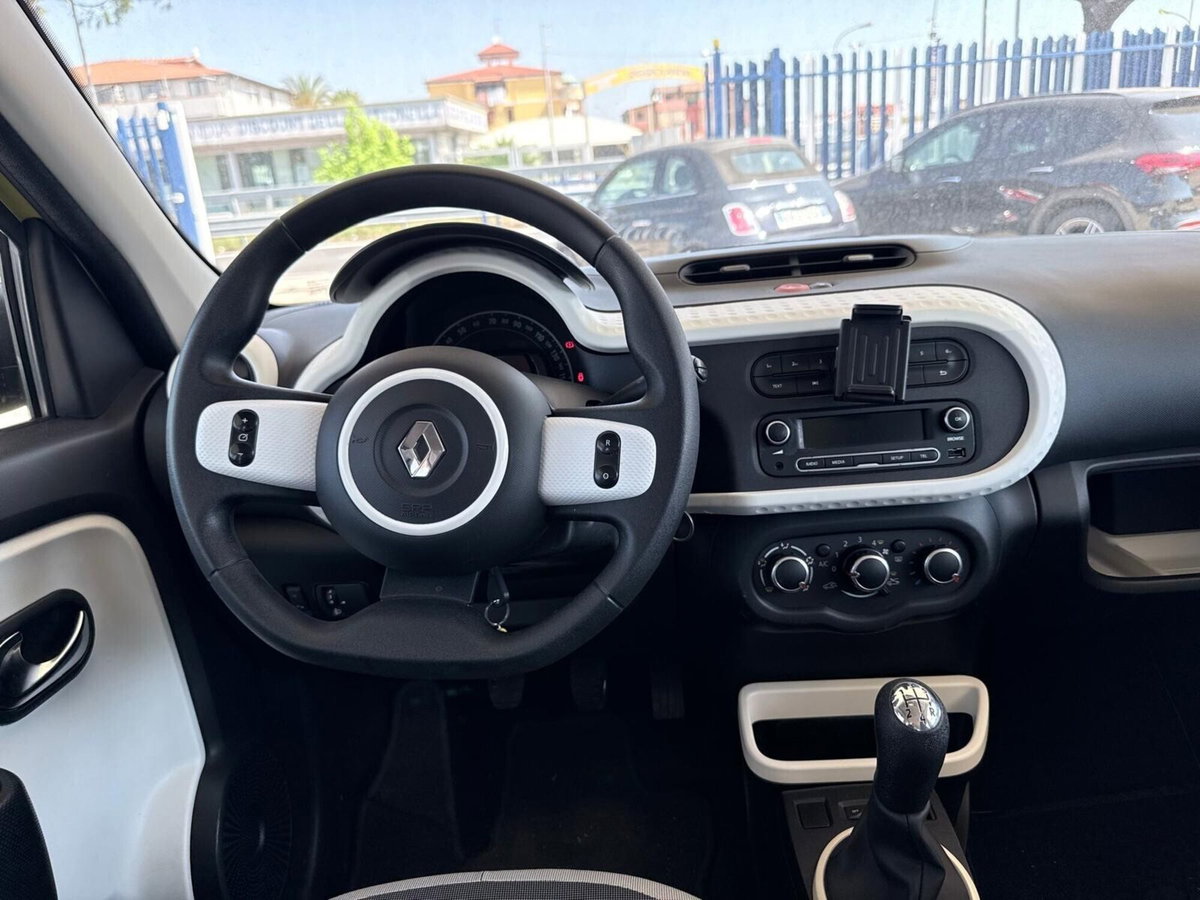 Renault Twingo 1.0 SCe Live (12)