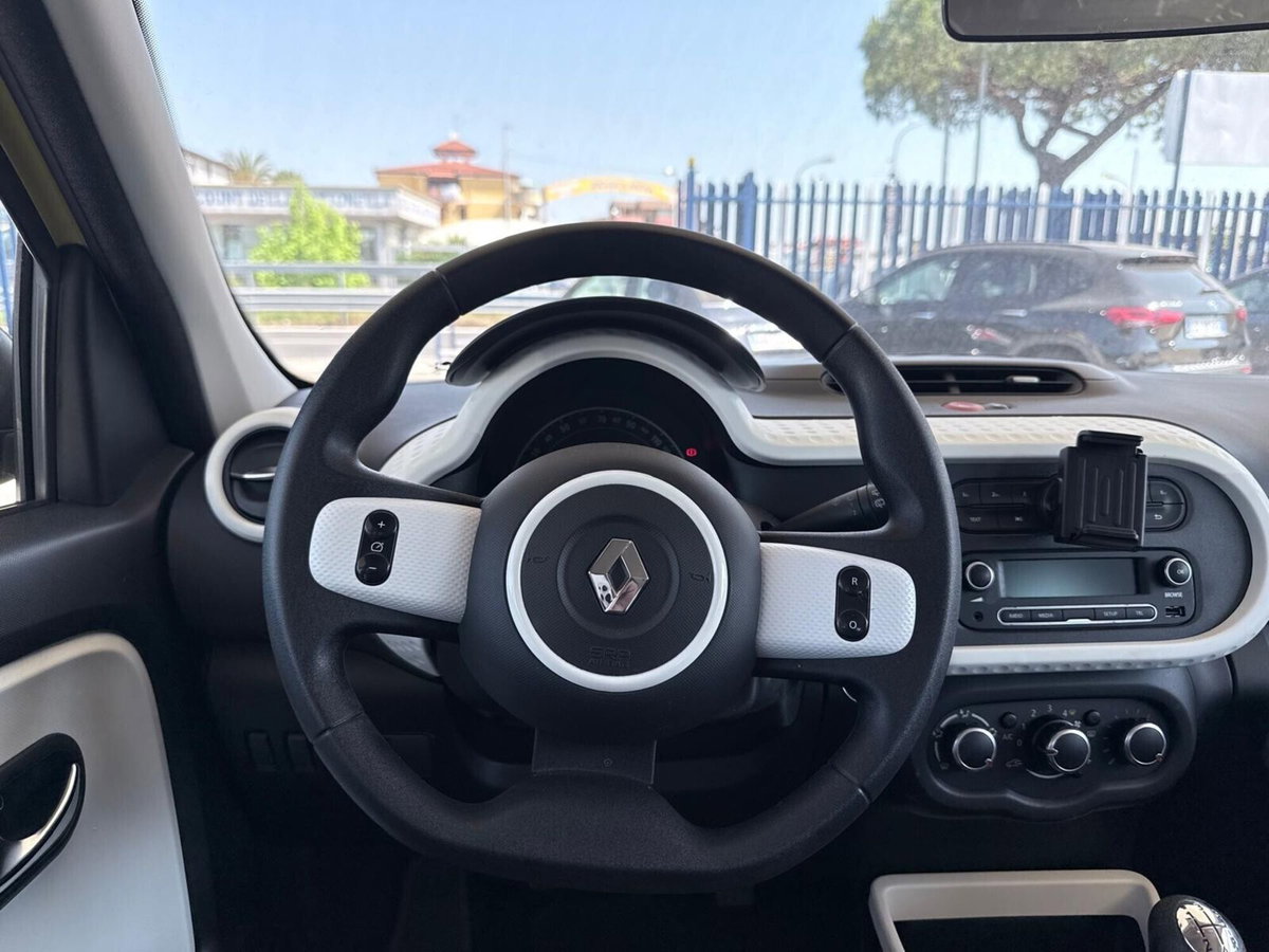 Renault Twingo 1.0 SCe Live (13)