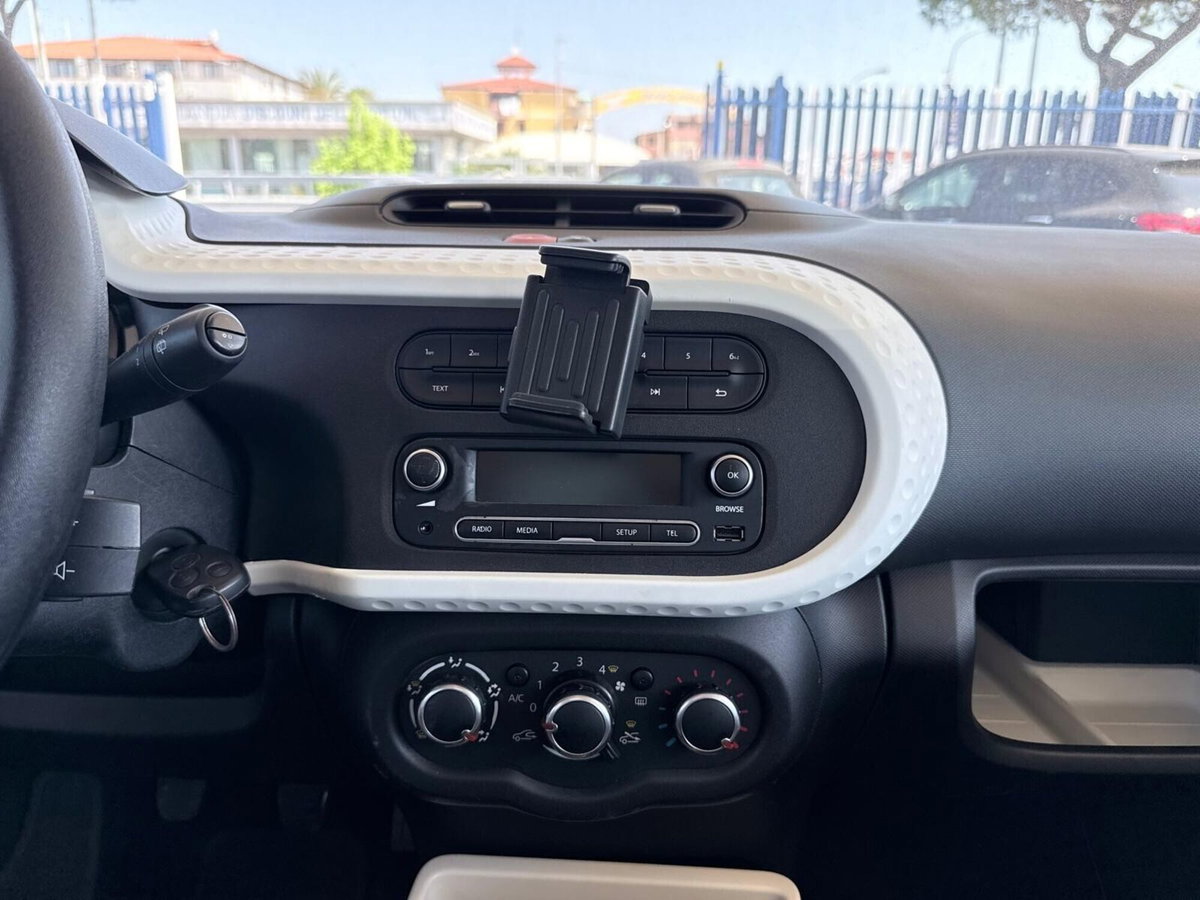 Renault Twingo 1.0 SCe Live (14)