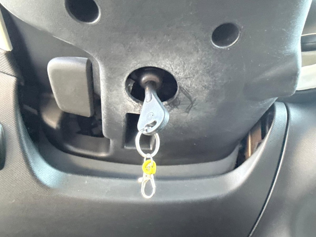 Renault Twingo 1.0 SCe Live (18)