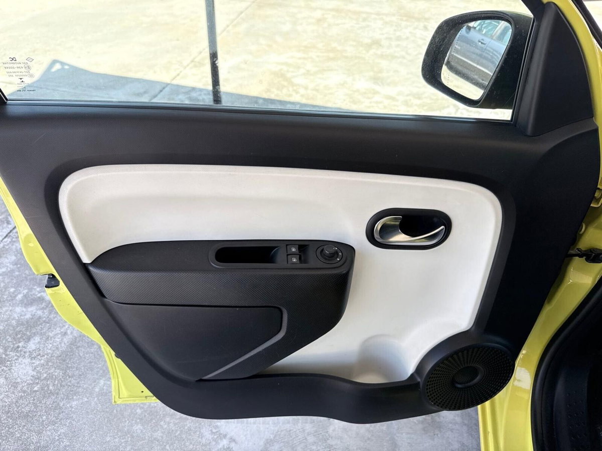 Renault Twingo 1.0 SCe Live (19)