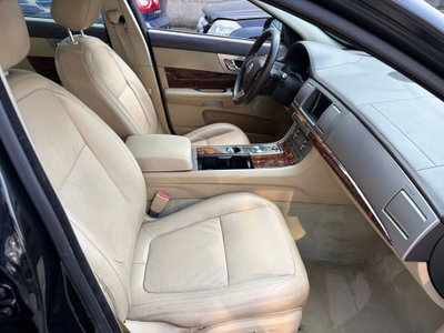 Jaguar XF 3.0 V6 Luxury (10)