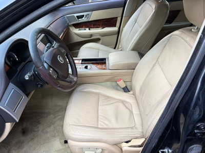 Jaguar XF 3.0 V6 Luxury (7)