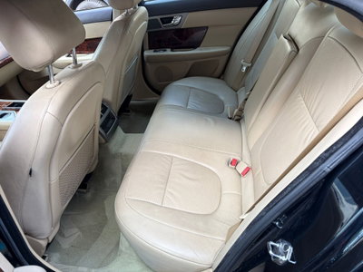 Jaguar XF 3.0 V6 Luxury (9)