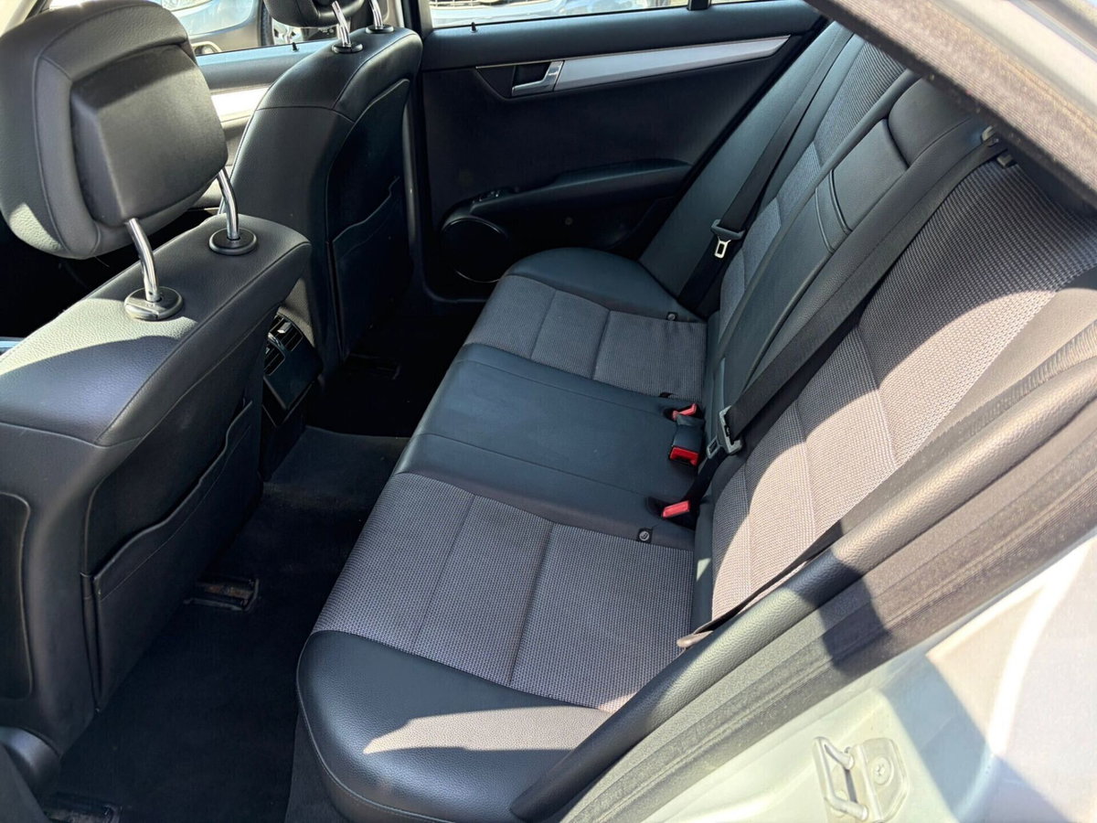Mercedes-Benz Classe C 200 BlueEFFICIENCY Avantgarde (9)