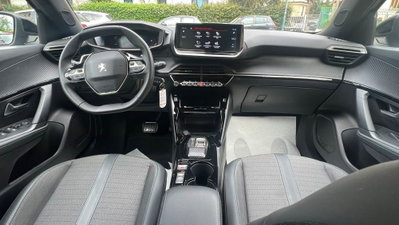 Peugeot 2008 BlueHDi 130 S&S EAT8 Allure Pack (12)