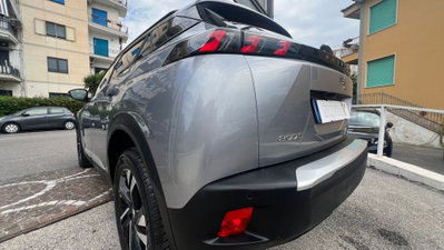 Peugeot 2008 BlueHDi 130 S&S EAT8 Allure Pack (8)