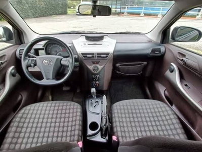 Toyota iQ 1.0 Multidrive (5)