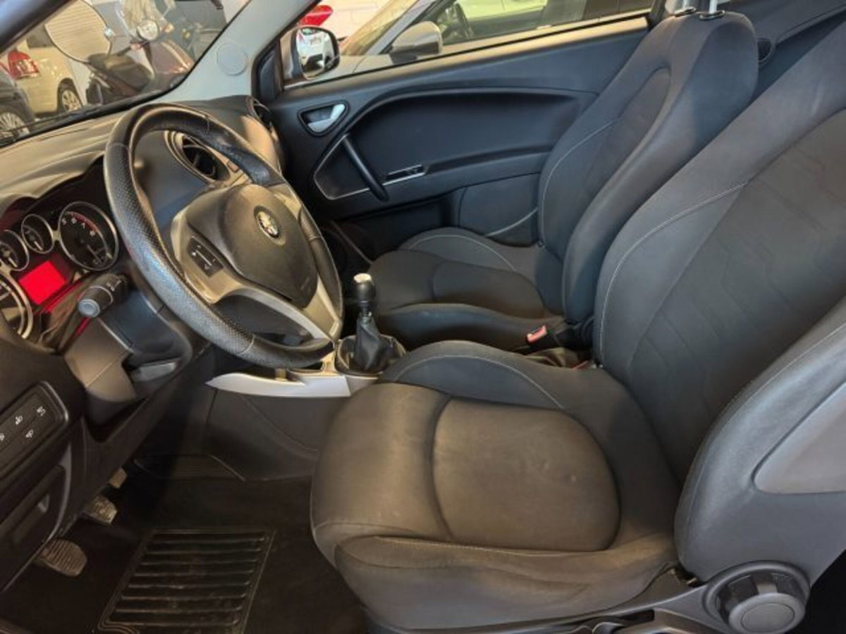 Alfa Romeo MiTo 1.4 78 CV 8V S&S Distinctive (9)