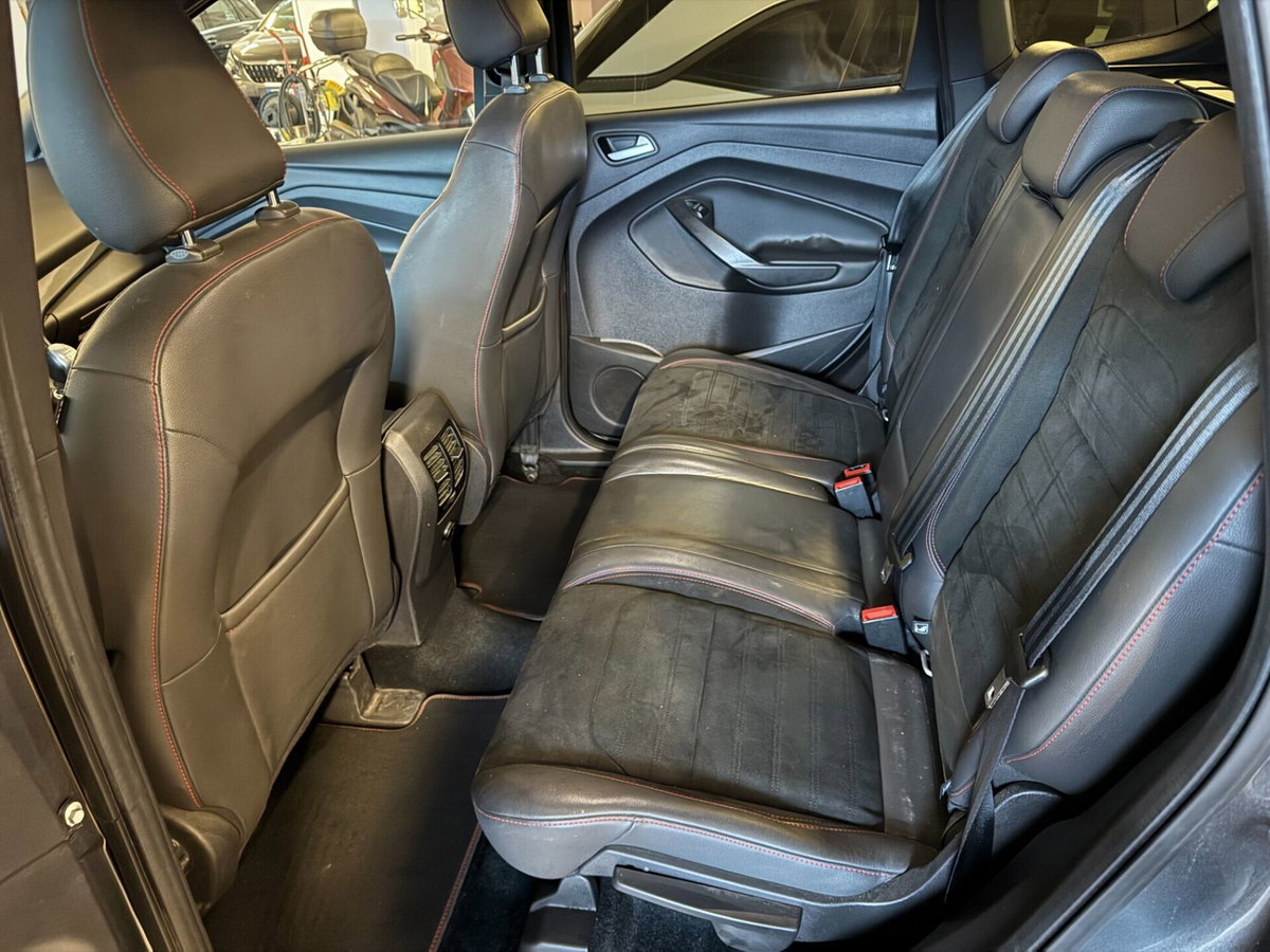 Ford Kuga 1.5 TDCI 120 CV S&S 2WD ST-Line (11)