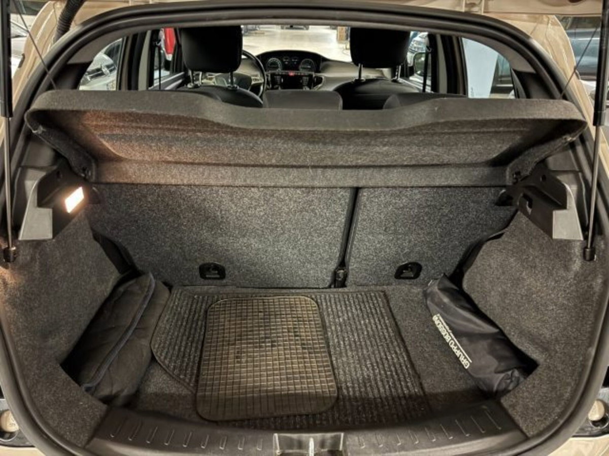 Lancia Ypsilon 1.2 69 CV 5 porte GPL Ecochic Platinum (11)